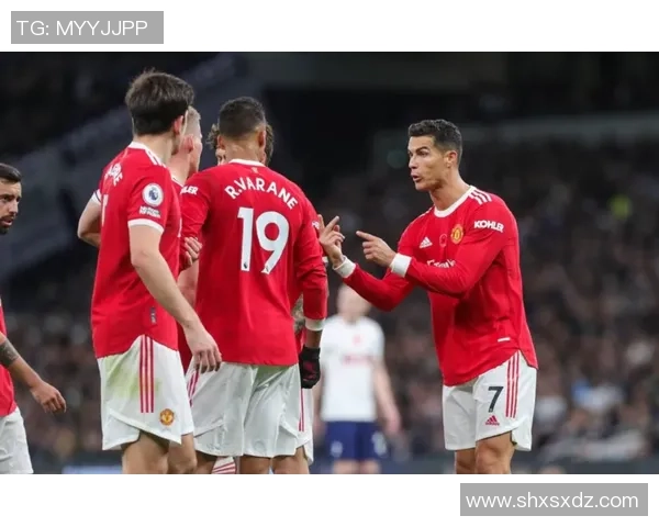 索非陆军与年轻人对决展现新生代足球风采与战术碰撞