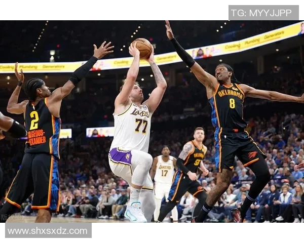 湖人对雷霆精彩对决回放11月23号比赛全程回顾与分析 湖人对雷霆精彩对决回放11月23号比赛全程回顾与分析