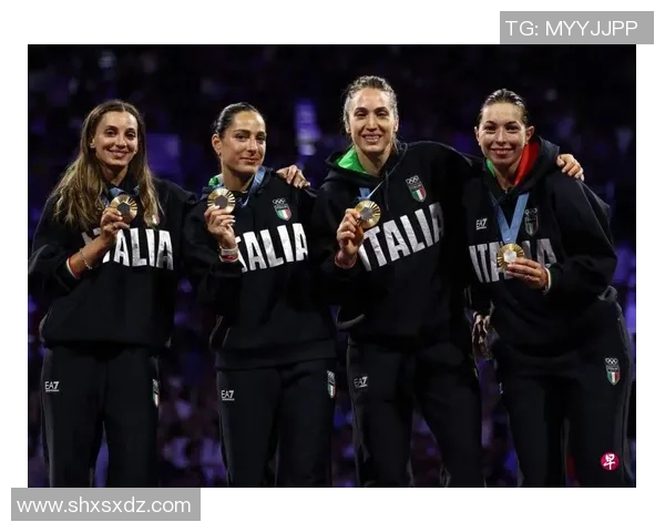 梅总前勋绩教练赛瓦拉参加巴萨瓦雷迪团队